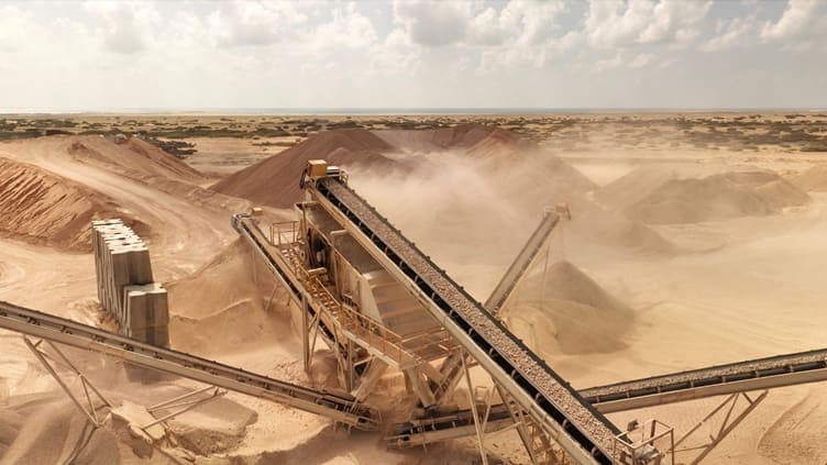 Crushing plant producing aggregate for the road base near Garacad