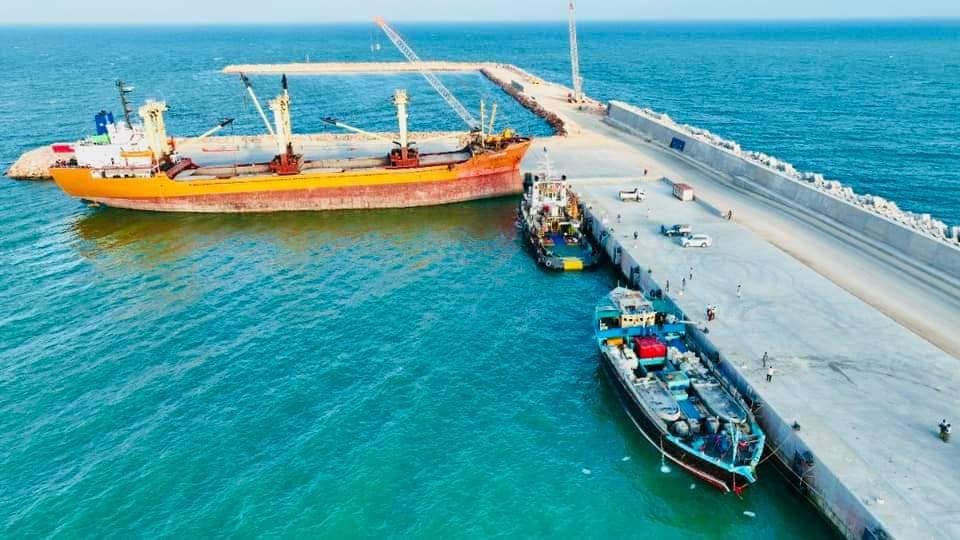 Bulk carrier and fishing boats alongside the operational berth at Garacad