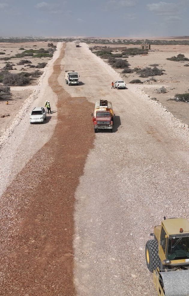 Water bowser and roller on the gravel road