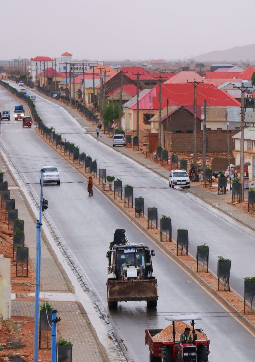 Finished dual carriageway in Garowe with planted median and sidewalks